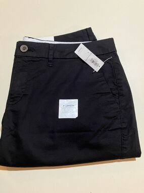 Old Navy Women’s Black Chino Shorts